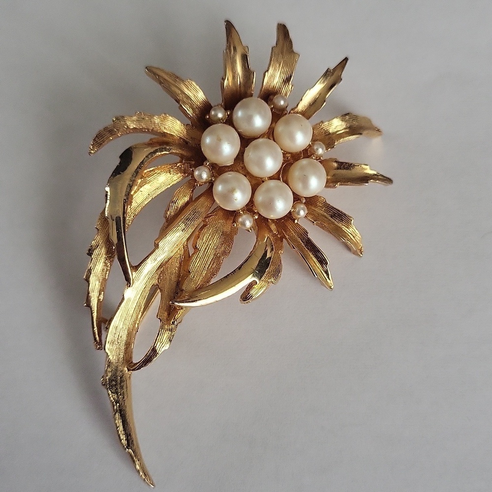 Vintage Keyes Gold and Pearl Brooch